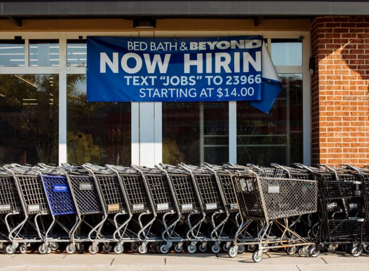 Bed, Bath, & Beyond hiring sign