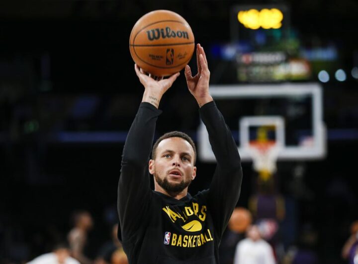 Stephen Curry warming up before a game.